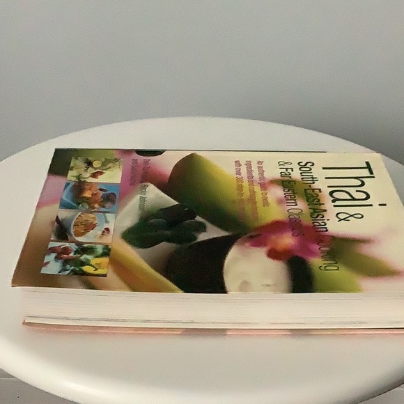 THAI & South-East Asian Cookbook - Picture 4 of 6
